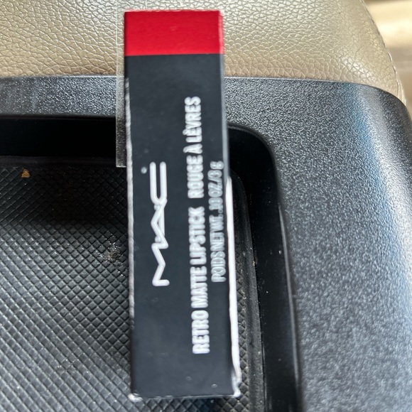 MAC RETRO MATTE LIPSTICK #707 RUBY WOO .10 OZ New In Box - Picture 7 of 8